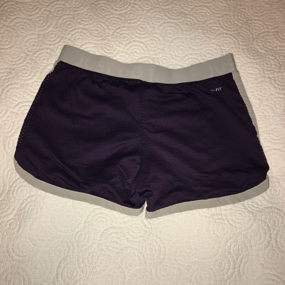 Nike workout shorts - Picture 2 of 2